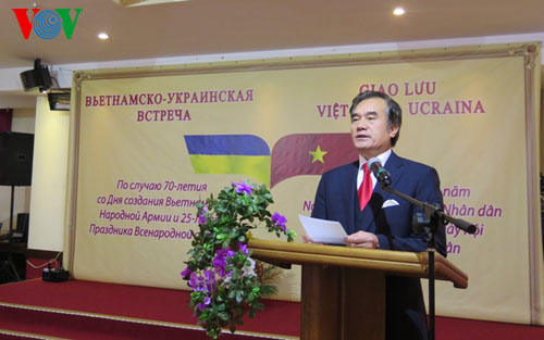 พบปะบรรดาทหารผ่านศึกยูเครนในโอกาสฉลองครบรอบ๗๐ปีการจัดตั้งกองทัพประชาชนเวียดนาม